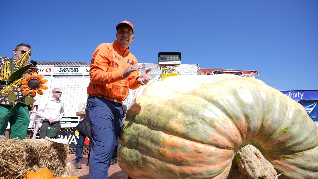Minnesota man drives hauls giant pumpkin over 2,000 miles to California competition — WCCO / CBS Minnesota, Eden Prairie Community news