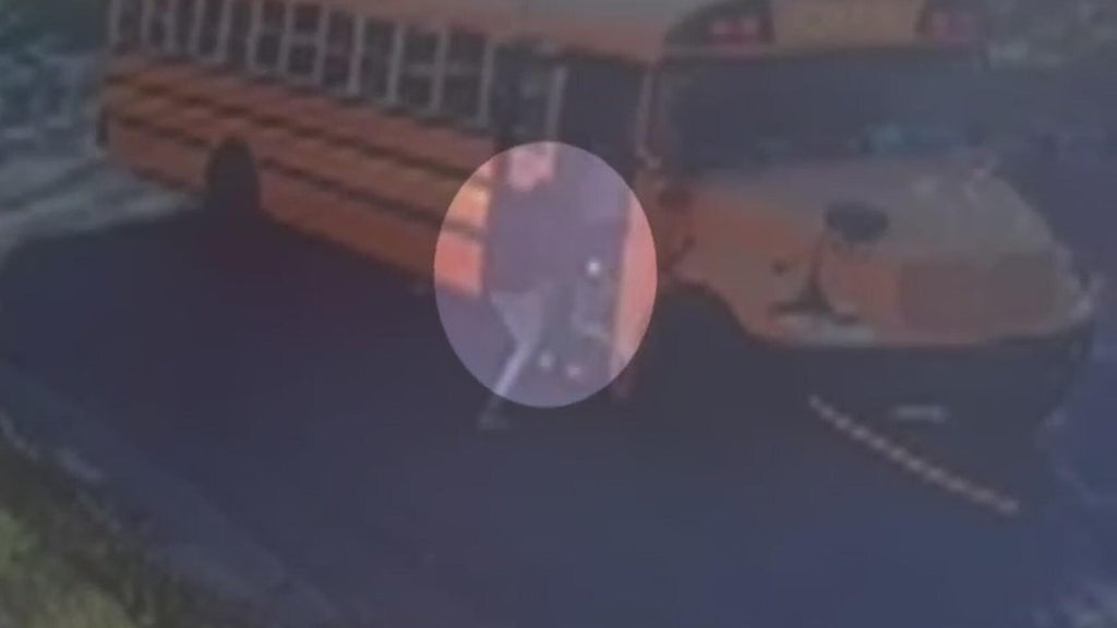 Video shows quick-thinking bystander stop runaway St. Paul school bus — WCCO / CBS Minnesota, Eden Prairie Health news