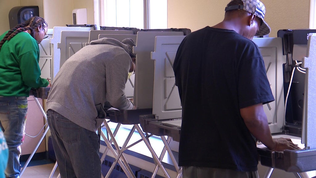 Catholic Charities helps Minnesota's unhoused vote ahead of midterms — WCCO / CBS Minnesota, Eden Prairie Sports news