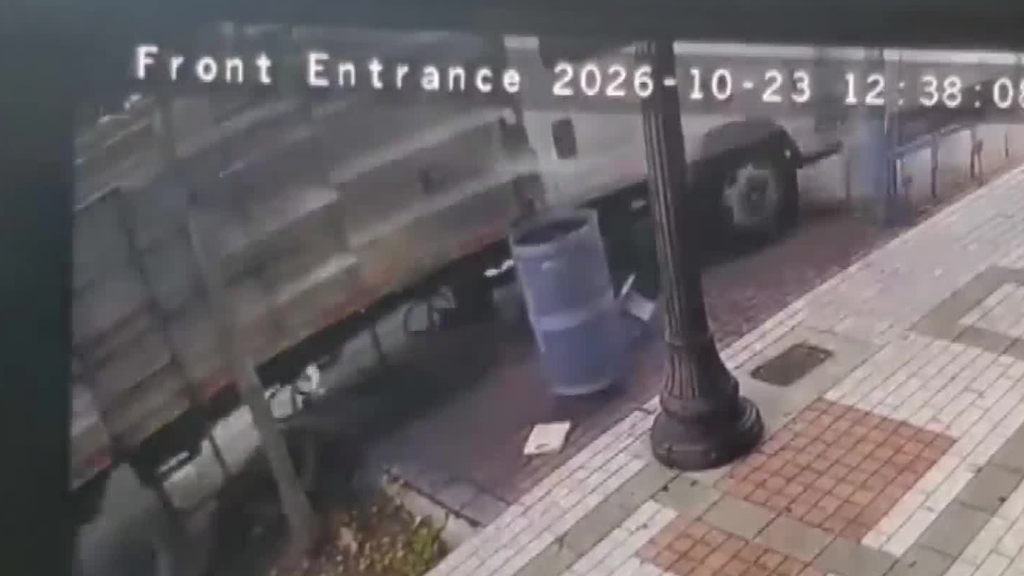 Landscaping truck crashes into bus bench, 3 North Miami businesses, sending 2 passengers to the hospital — CBS Miami, Eden Prairie Real Estate news
