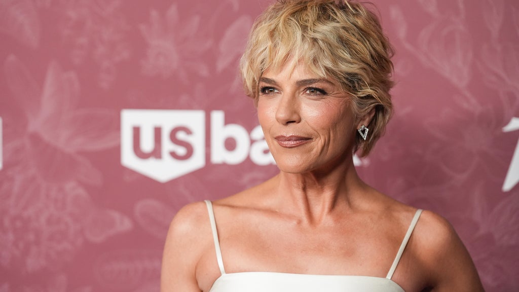 Actress Selma Blair arraigned following arrest for incident related to flight from LAX to JFK — WCCO / CBS Minnesota, Eden Prairie Health news