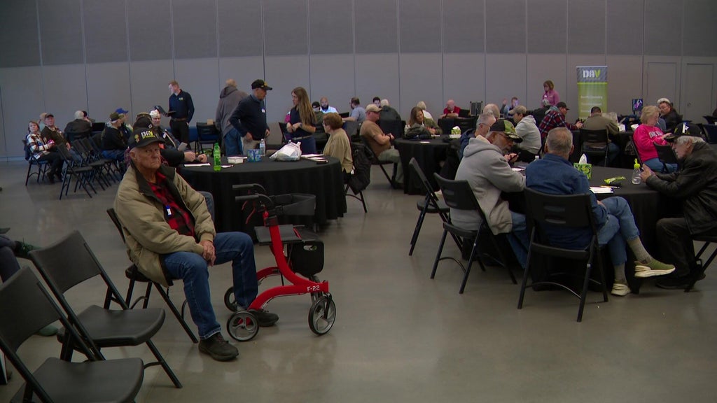 Minnesota veterans receiving claims assistance, health exams at clinic — WCCO / CBS Minnesota, Eden Prairie Arts news
