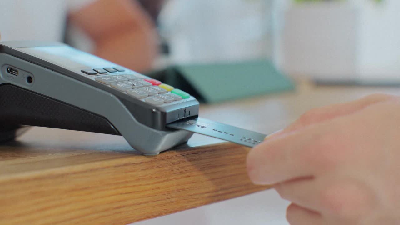 Avoiding fees when holiday shopping — Eden Prairie Business news