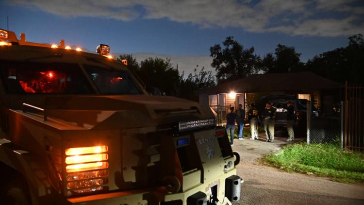 FBI, SWAT conducting operations at multiple Houston-area locations — KHOU 11 (Houston), Eden Prairie Sports news